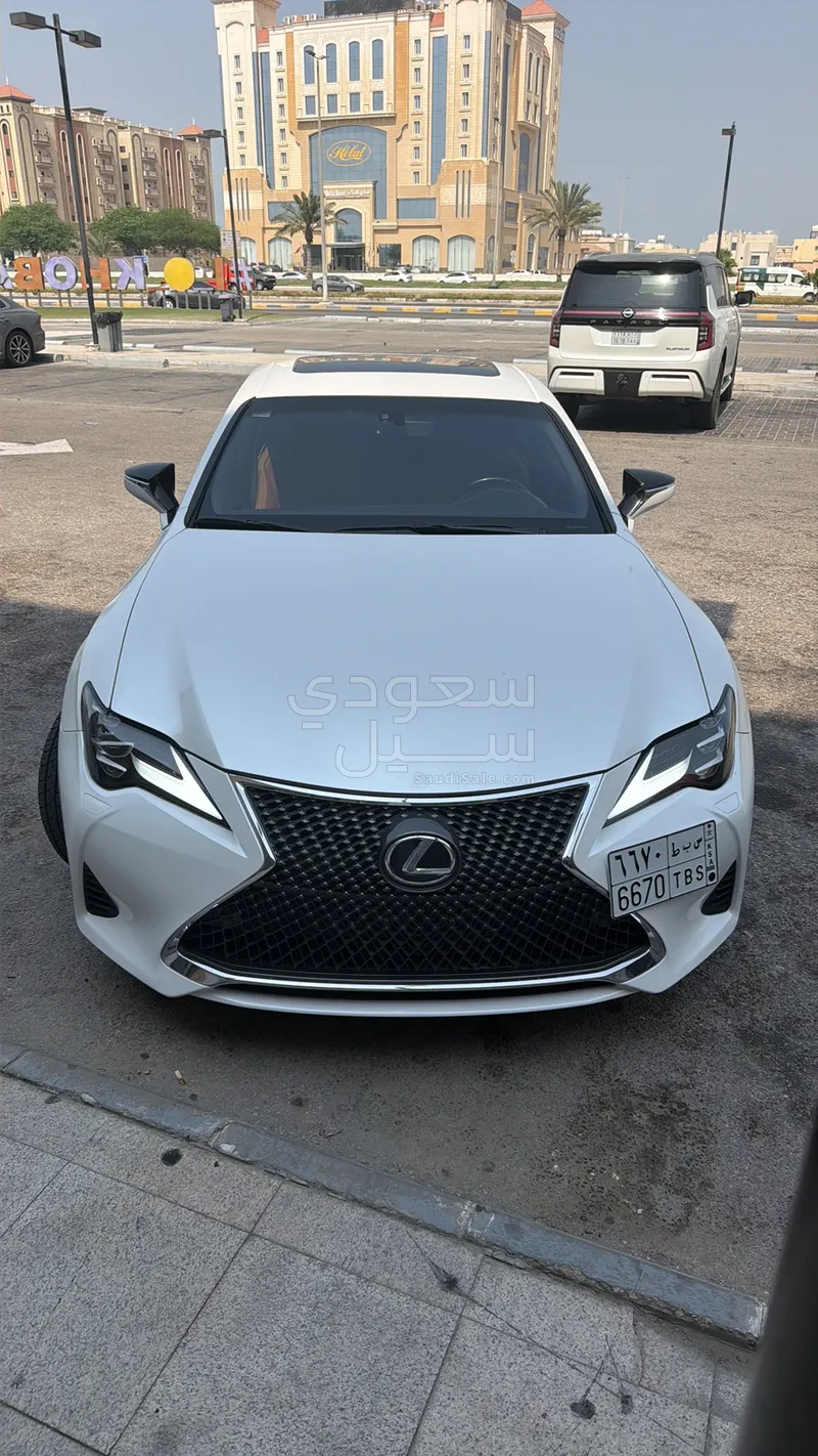 2021 لكزس أر سي 350