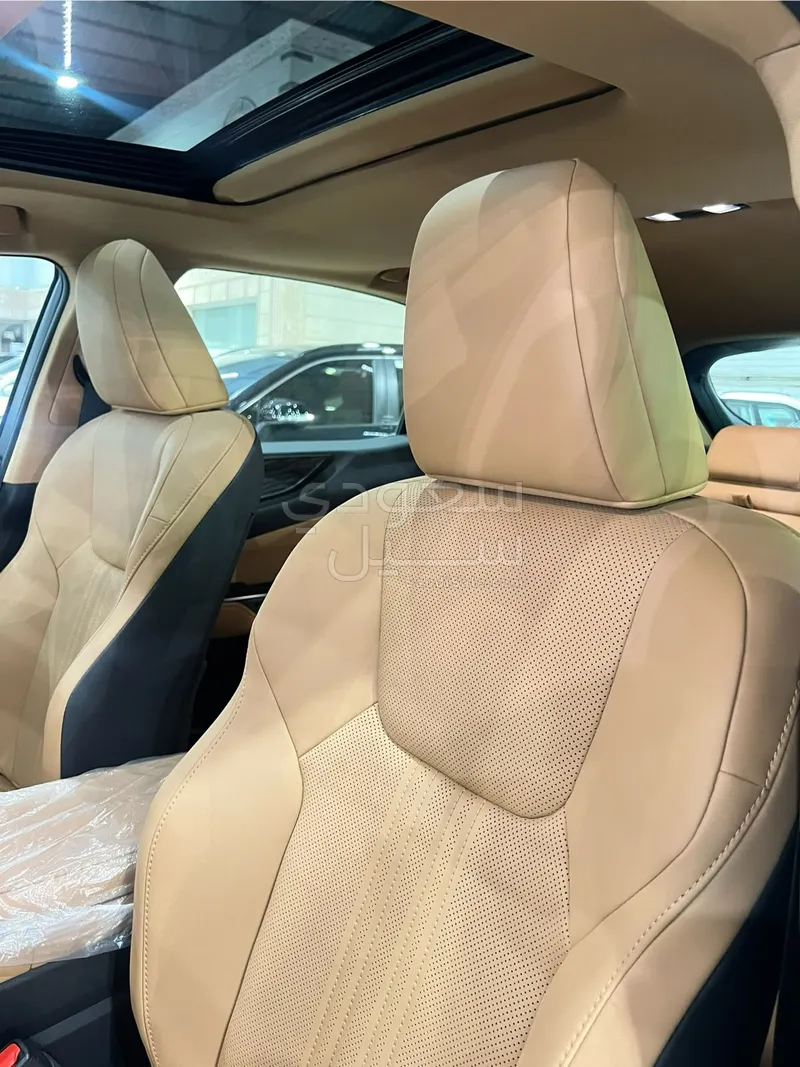2025 لكزس إن إكس 350