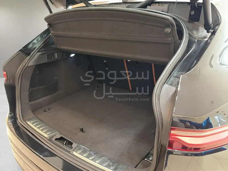 2024 جاكوار اف-بيس ار دايناميك