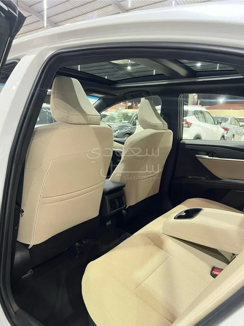2026 تويوتا كامري ال اي