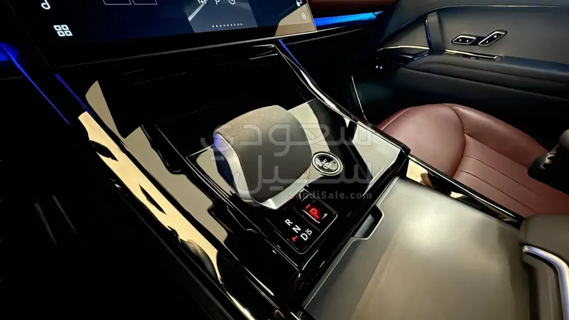 2025 لاند روفر رينج روفر سبورت اتش اس اي