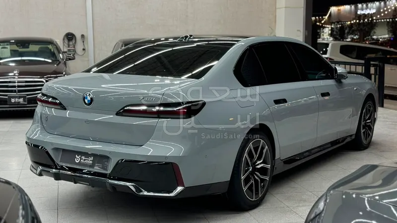 2024 بي ام دبليو الفئة السابعة 740 إل أي