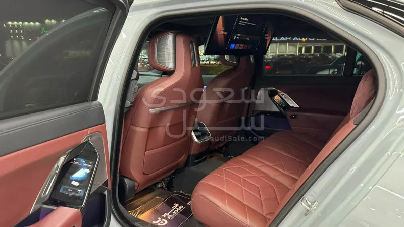 2024 بي ام دبليو الفئة السابعة 740 إل أي