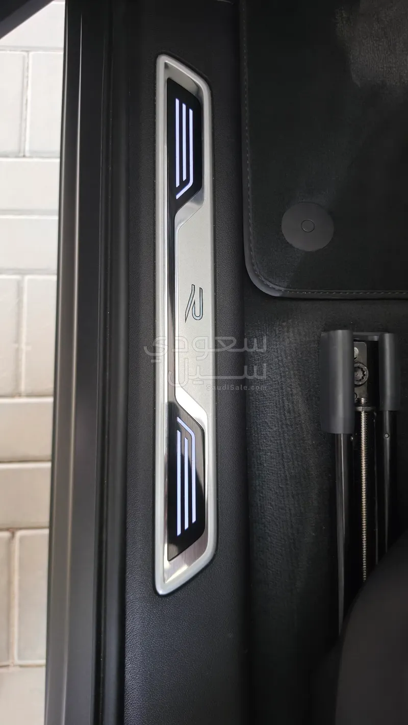 2025 فولكس واجن طوارق أر - لاين