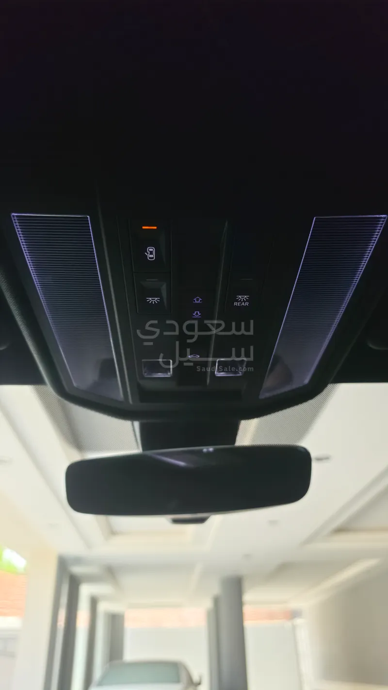 2025 فولكس واجن طوارق أر - لاين