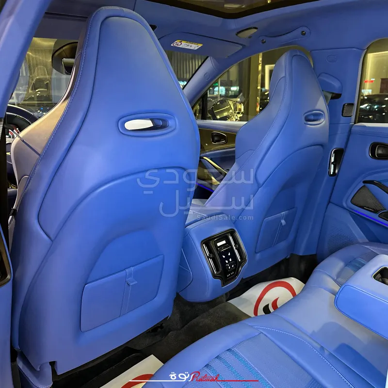 2025 استون مارتن دي بي اكس 707