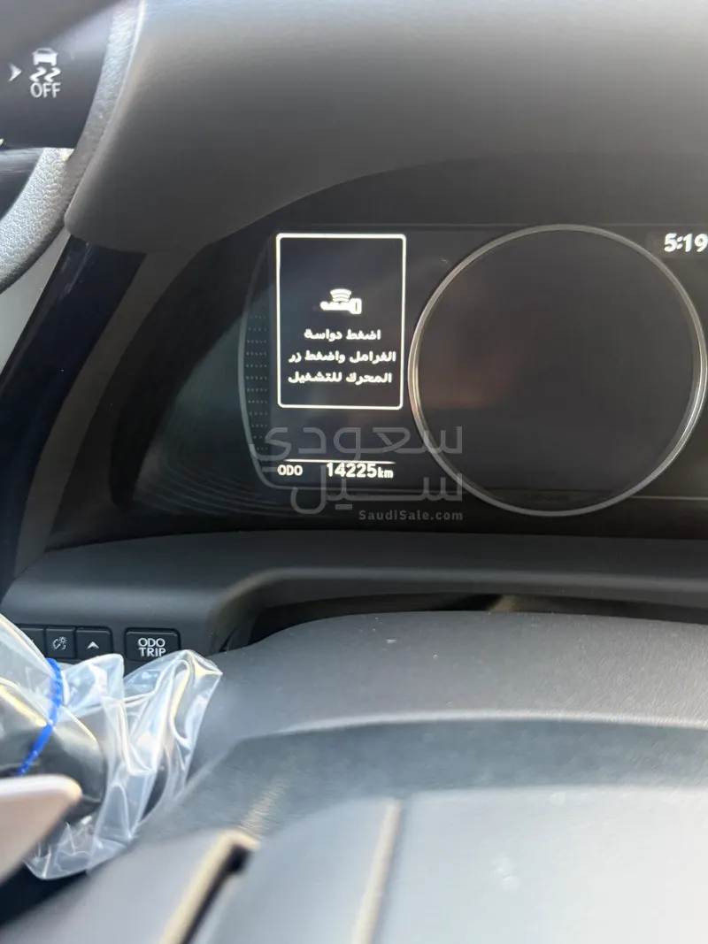 2025 لكزس إي إس 350