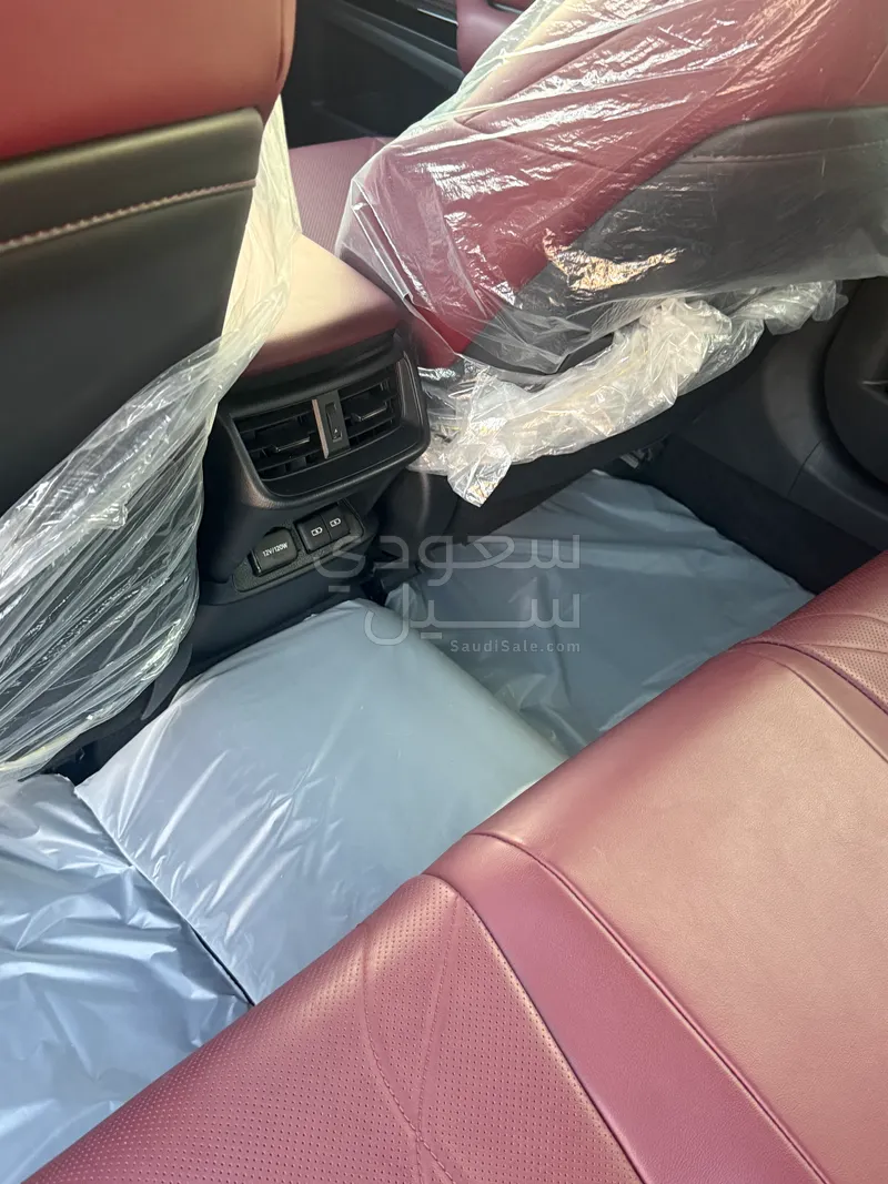 2025 لكزس إي إس 350
