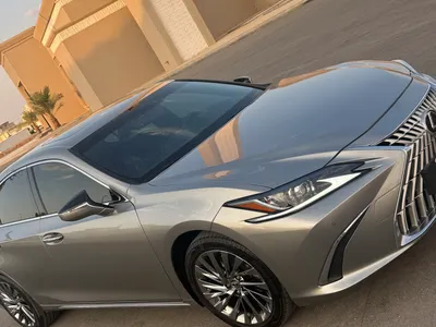 2025 لكزس إي إس 350