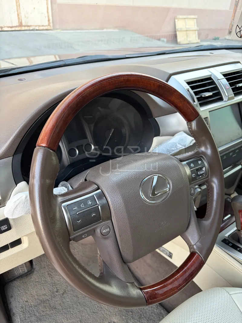 2010 لكزس جي إكس 460