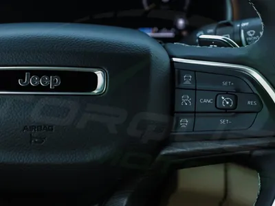 2025 جييب جراند شيروكي ليمتد بلس