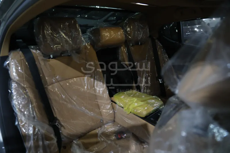 2025 لكزس إي إس 350 دي دي