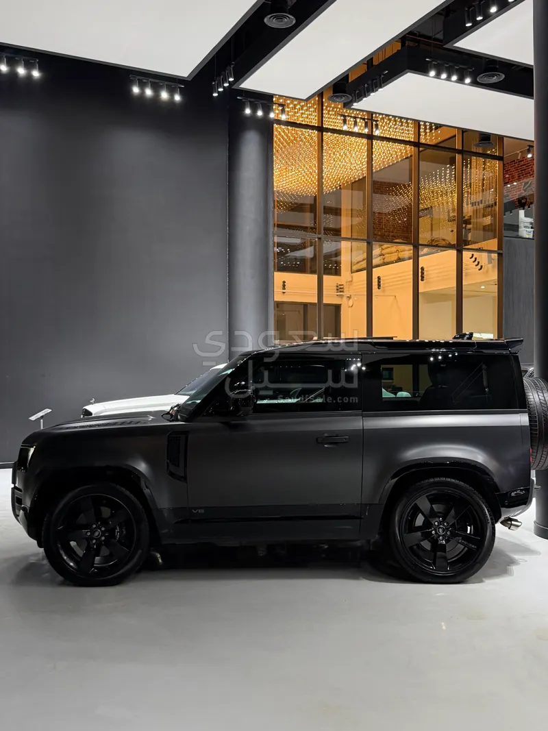 2023 لاند روفر ديفيندر V8 P525 ادشن