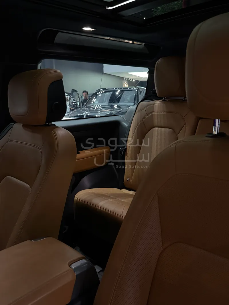 2023 لاند روفر ديفيندر V8 P525 ادشن