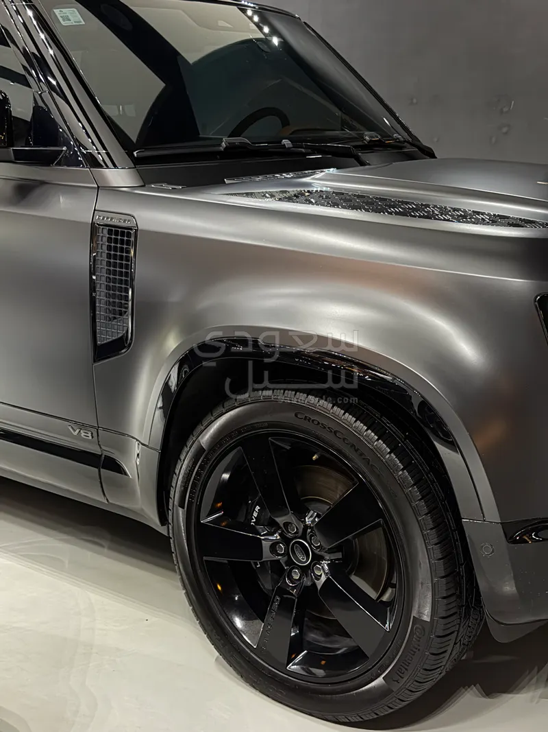 2023 لاند روفر ديفيندر V8 P525 ادشن