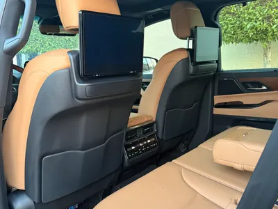 2023 لكزس إل إكس 600