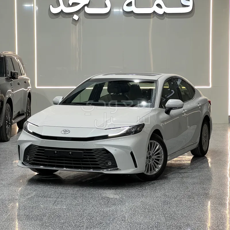 2026 تويوتا كامري ال اي