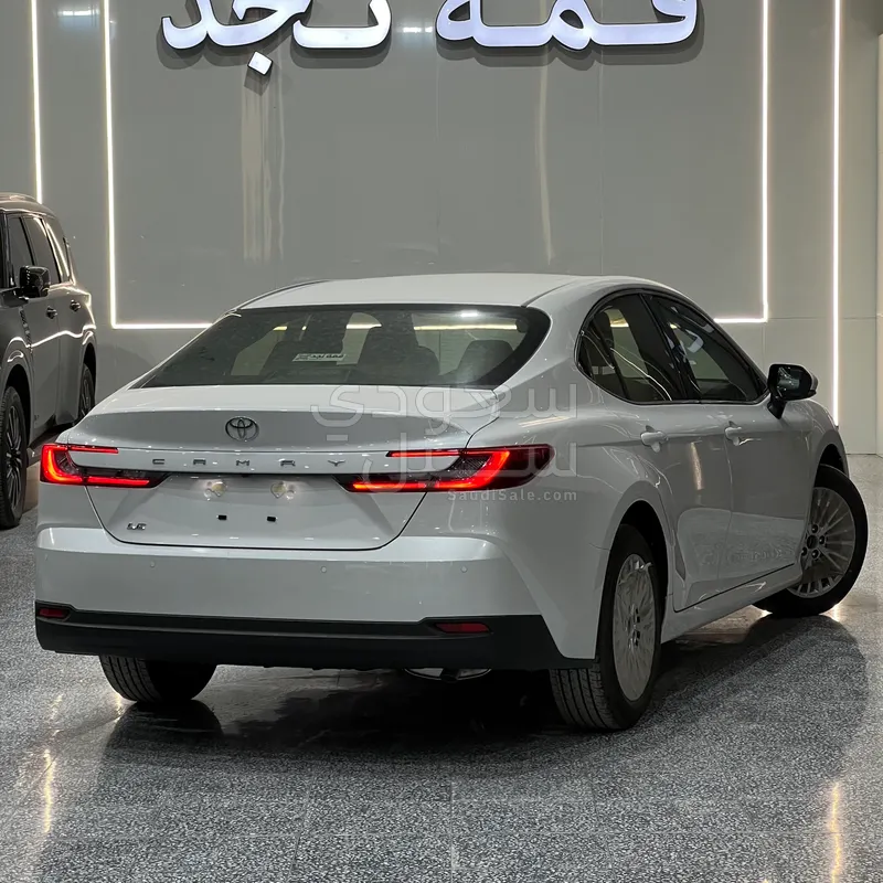 2026 تويوتا كامري ال اي