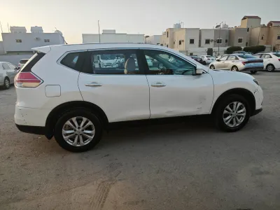 2015 نيسان اكس - ترايل