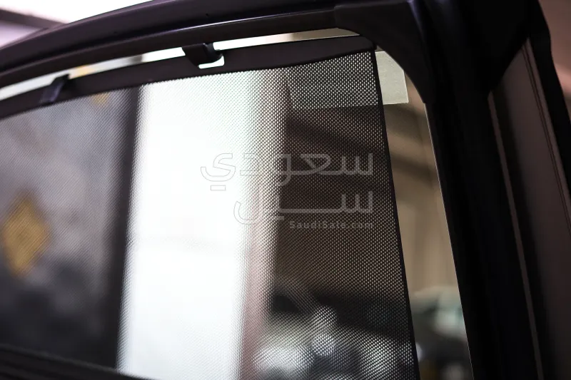 2023 لكزس إي إس 250