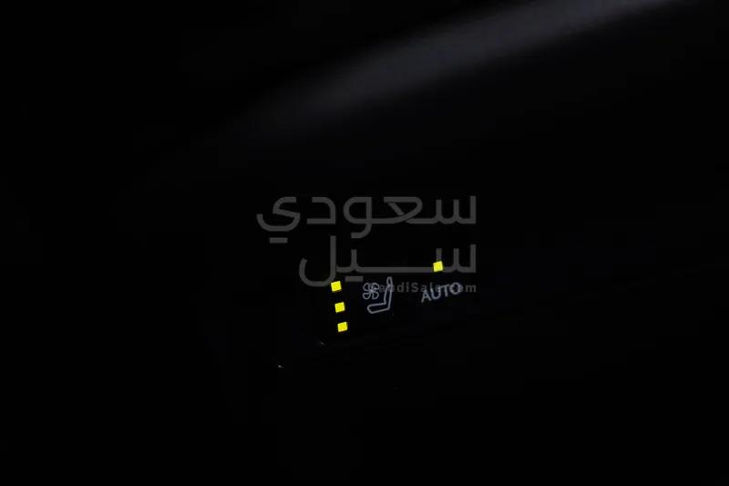 2023 لكزس إي إس 250