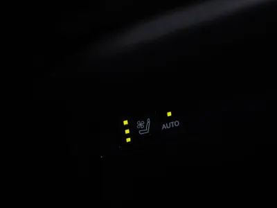 2023 لكزس إي إس 250