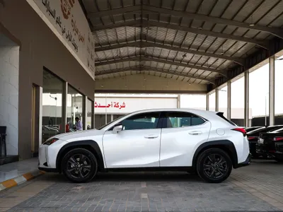 2021 لكزس يو إكس 200