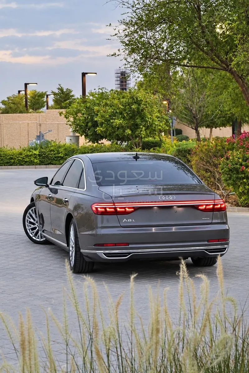 2018 اودي اي 8 ال 55تي اف اس أي