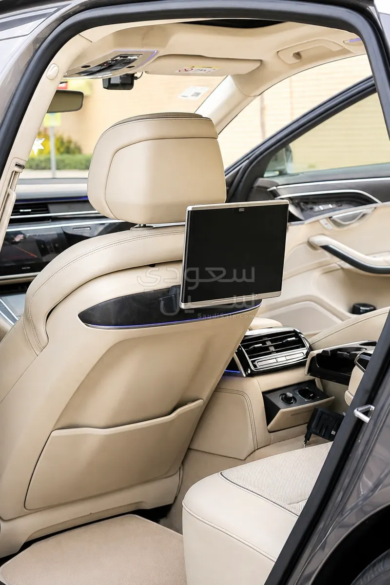 2018 اودي اي 8 ال 55تي اف اس أي