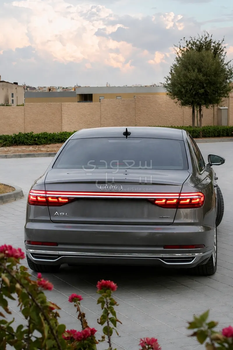 2018 اودي اي 8 ال 55تي اف اس أي