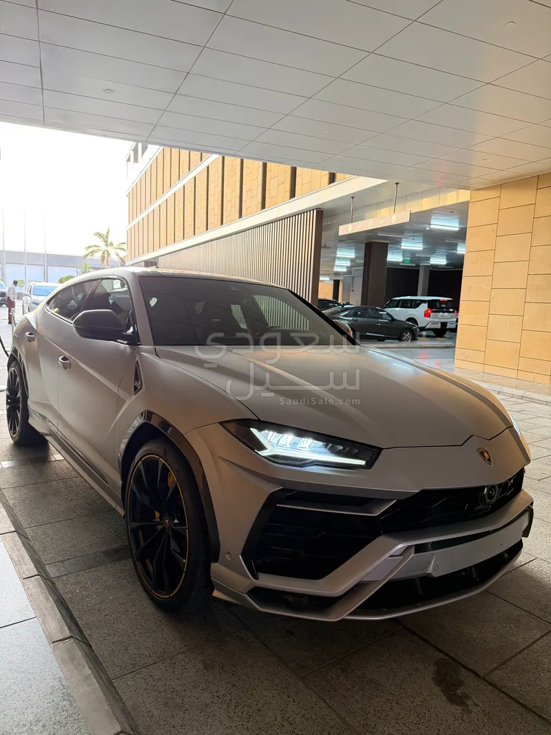 2022 لمبرجيني اوروس