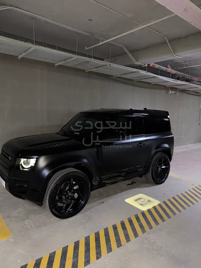 2022 لاند روفر ديفيندر 90