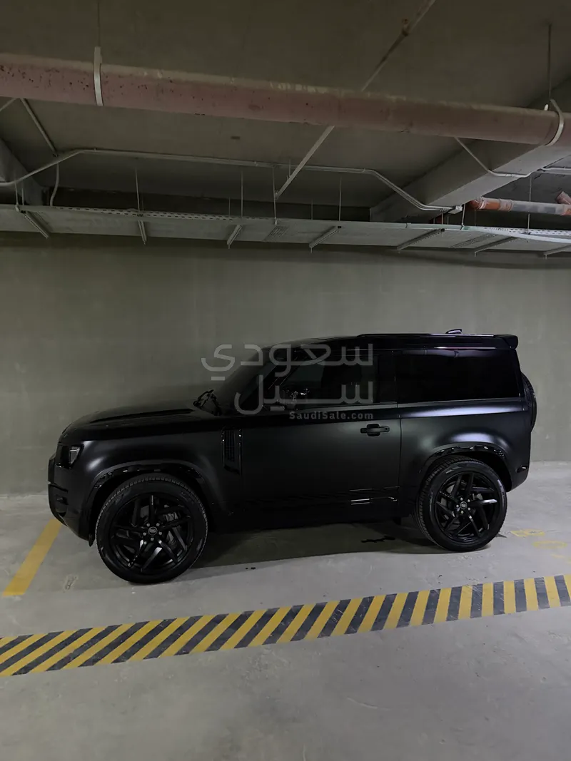2022 لاند روفر ديفيندر 90