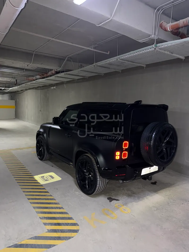 2022 لاند روفر ديفيندر 90