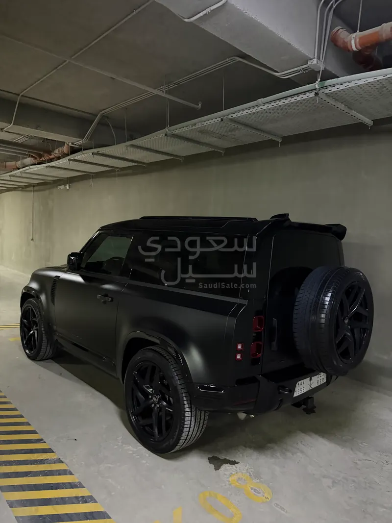 2022 لاند روفر ديفيندر 90