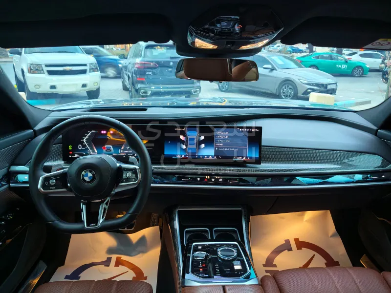 2025 بي ام دبليو الفئة السابعة 735أي