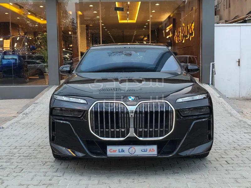 2025 بي ام دبليو الفئة السابعة 735أي