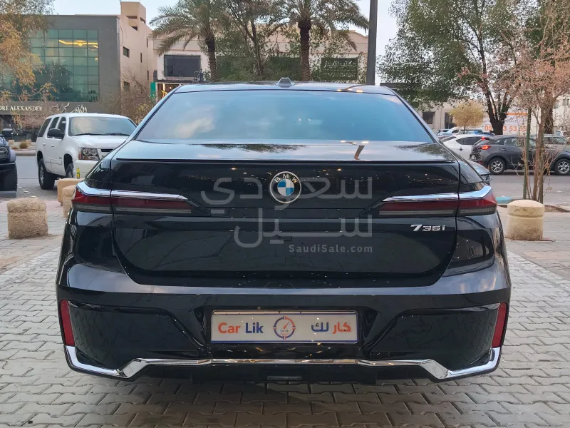 2025 بي ام دبليو الفئة السابعة 735أي