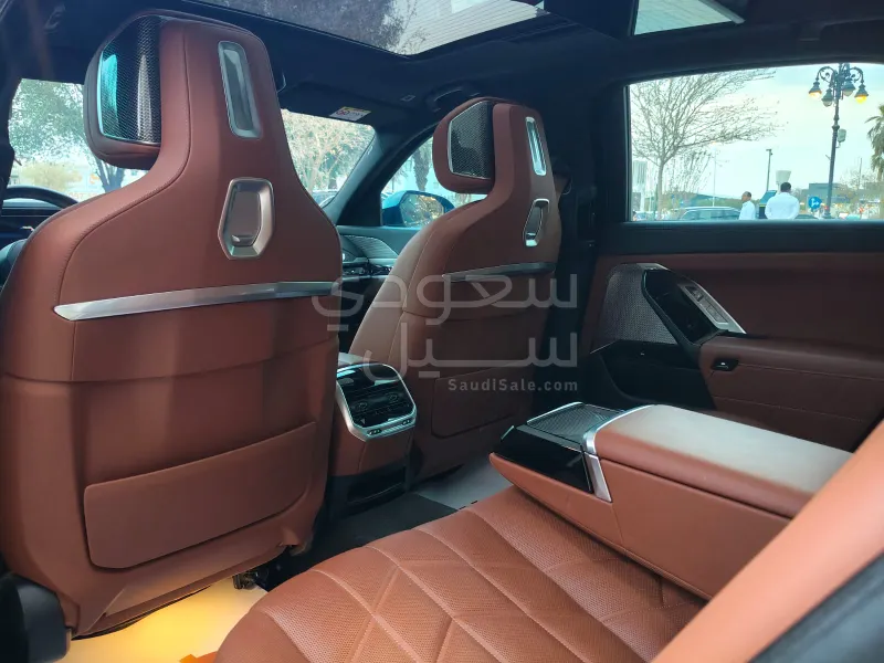 2025 بي ام دبليو الفئة السابعة 735أي