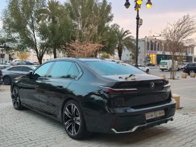 2025 بي ام دبليو الفئة السابعة 735أي