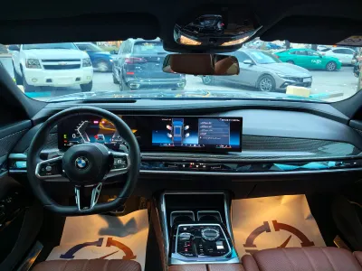 2025 بي ام دبليو الفئة السابعة 735أي