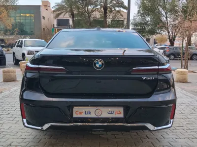2025 بي ام دبليو الفئة السابعة 735أي