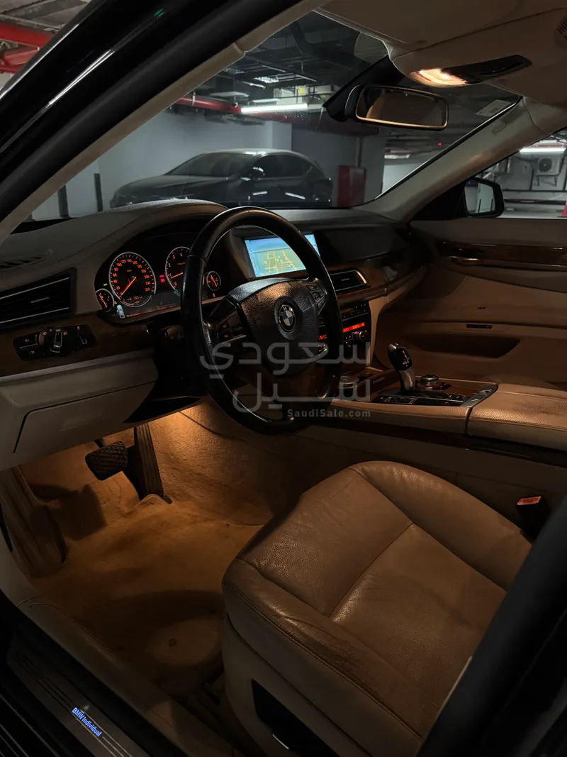 2012 بي ام دبليو الفئة السابعة 730 إل أي إنديفيجوال
