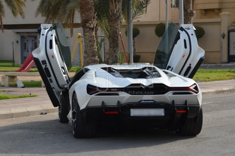 2025 لمبرجيني ريفويلتو