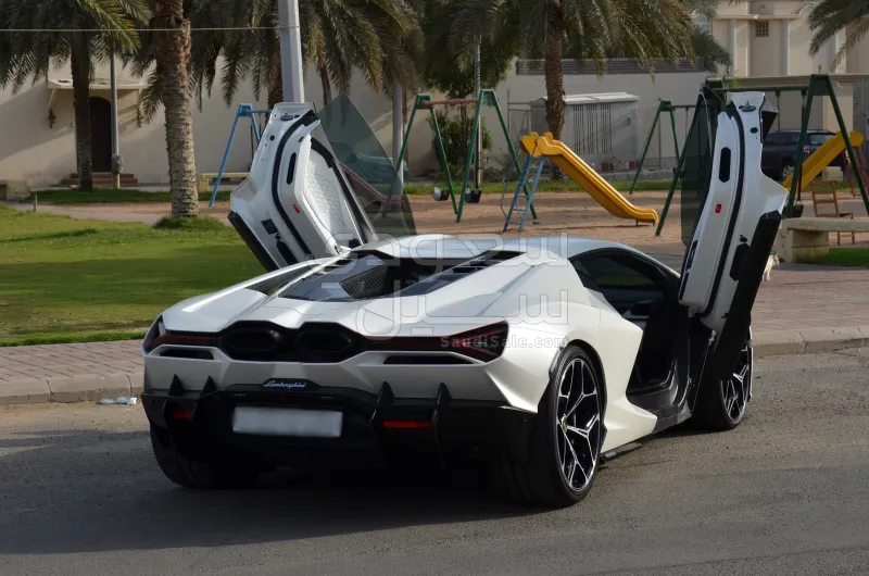2025 لمبرجيني ريفويلتو