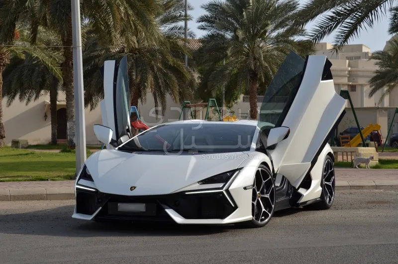 2025 لمبرجيني ريفويلتو