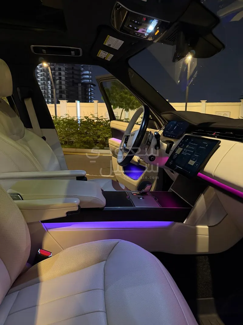 2024 لاند روفر رينج روفر فوج