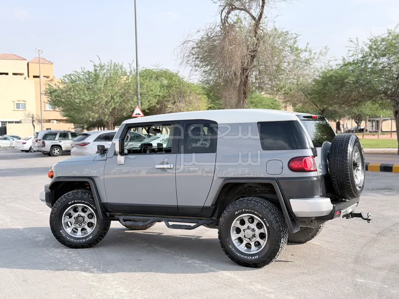 2013 تويوتا اف جي كروزر 2
