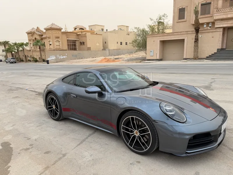 2025 بورش 911 كاريرا