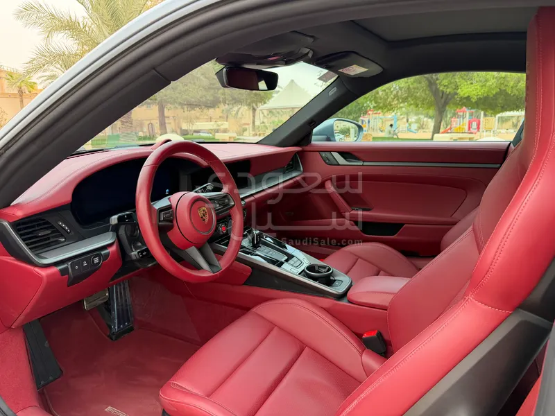 2025 بورش 911 كاريرا